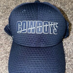 New Era NFL Football Dallas Cowboys Fitted Hat Cap Men’s Size Medium Large Used.